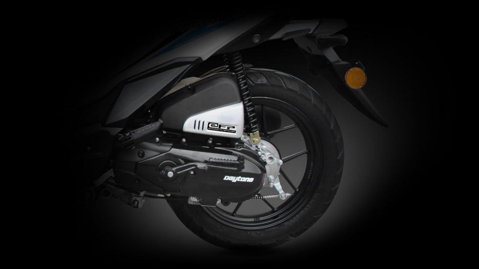 Κάτω από το καλαίσθητο εξωτερικό του, το FLERT 110 κρύβει έναν τετράχρονο, αερόψυκτο κινητήρα 110 κ.εκ., που αποδίδει 9,3 ίππους στις 7.500 σ.α.λ. και 8,9 Nm ροπής στις 6.000 σ.α.λ., καλύπτοντας τις π